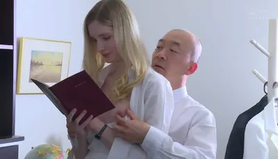 Bà xã chấp nhận làm tình nhân cho đối tác của chồng để trả nợ