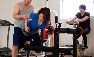 Chồng yêu phát hiện người vợ vụng trộm với huấn luyện viên thể hình