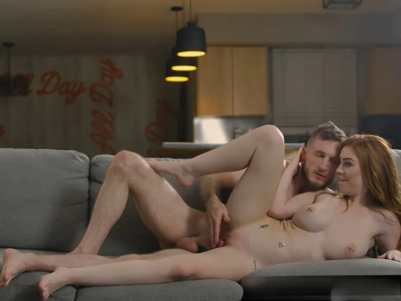 đang tăng ca mà em ghệ cứ dùng lỗ lồn dụ tôi doggy cùng em